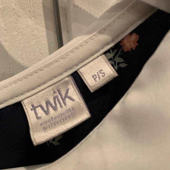 Flowery Blouse - Picture 3 of 3